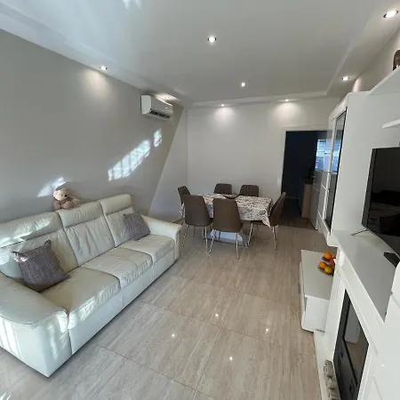 Elegant Attila Apartman * Hajdúszoboszló
